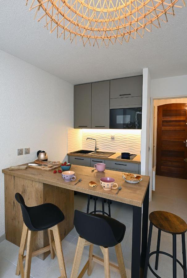 Charmant Studio 2A4 Pers Avec Jardin Et Place De Parking Situe A 5 Min A Pied De La Mer Bandol Exterior photo
