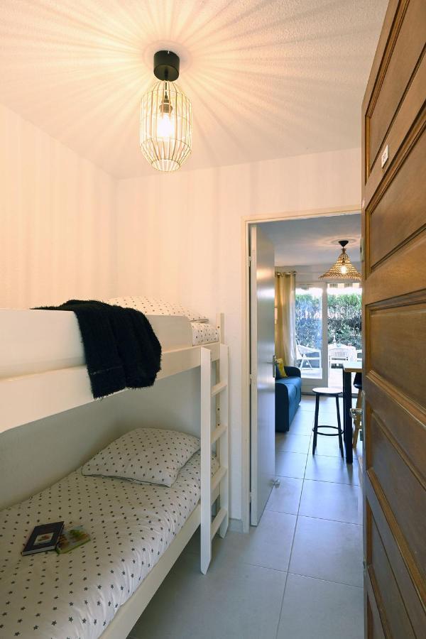 Charmant Studio 2A4 Pers Avec Jardin Et Place De Parking Situe A 5 Min A Pied De La Mer Bandol Exterior photo